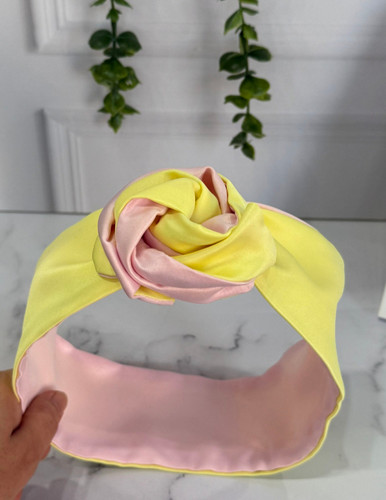 باندانا ساتن زنانه مدل گل رز سهبعدی دورنگ